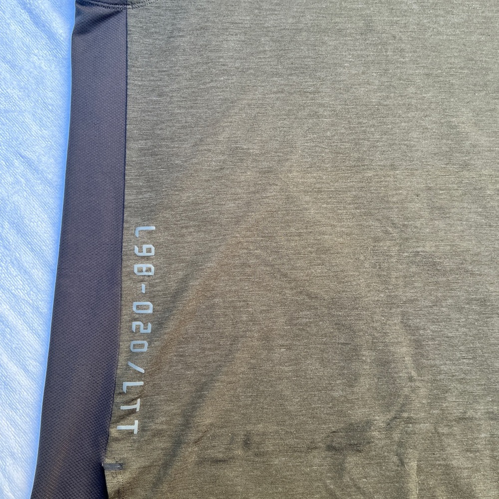 Men's Lululemon Green and Dark Gray Tank Top - Picture 3 of 5